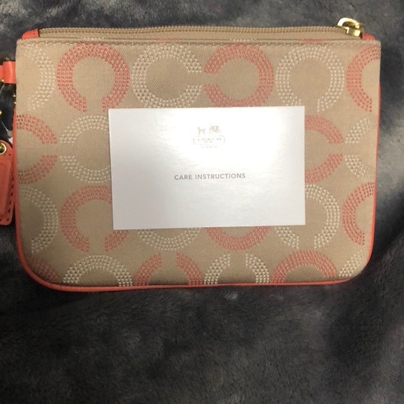 Coach wristlet - Picture 4 of 4